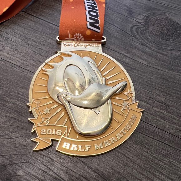 RunDisney Half Marathon 2016 Donald Medal - Picture 2 of 2